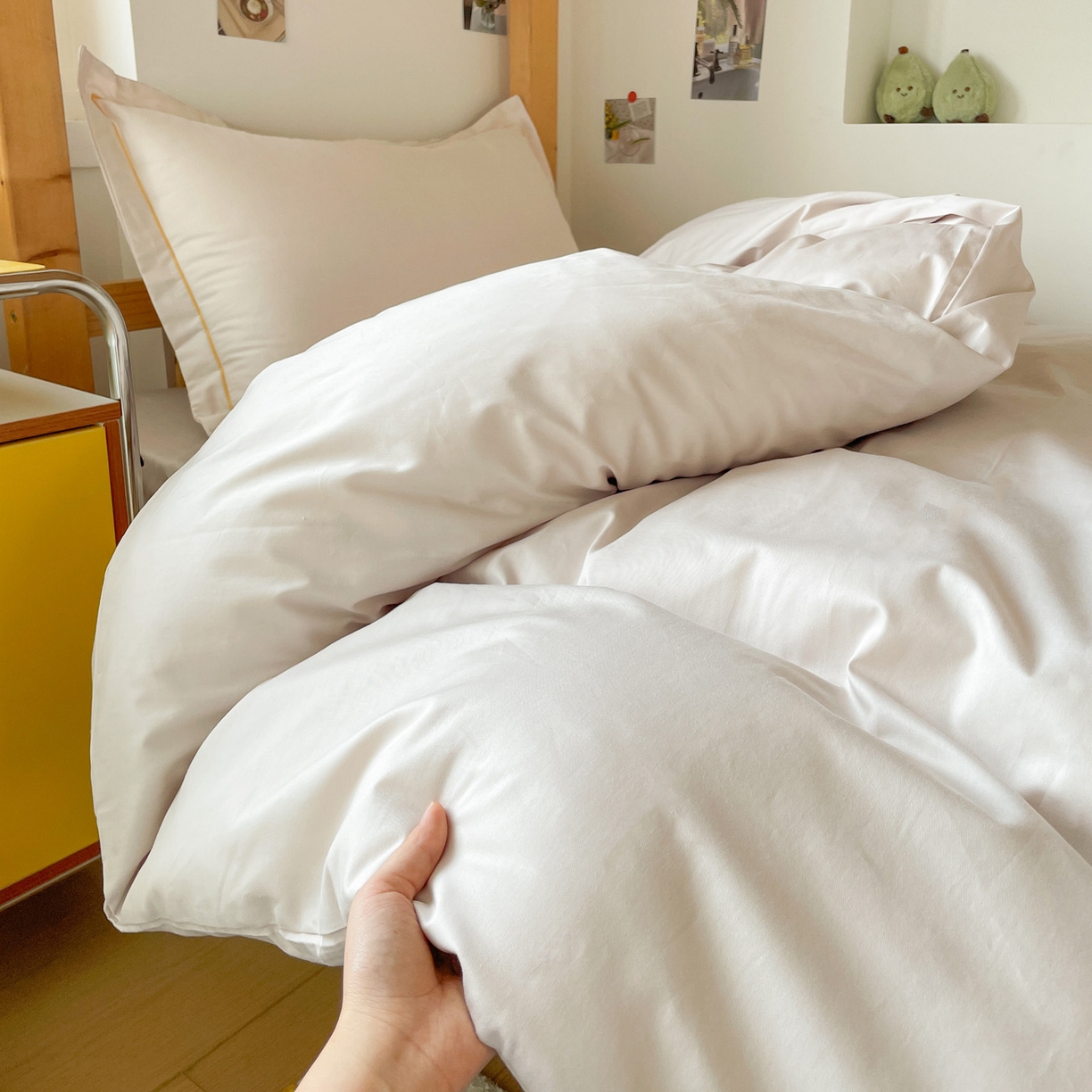 91家纺网 家纺一手货源 找家纺 恩泽家纺 2025新款全棉双拼学生宿舍三件套 米灰色