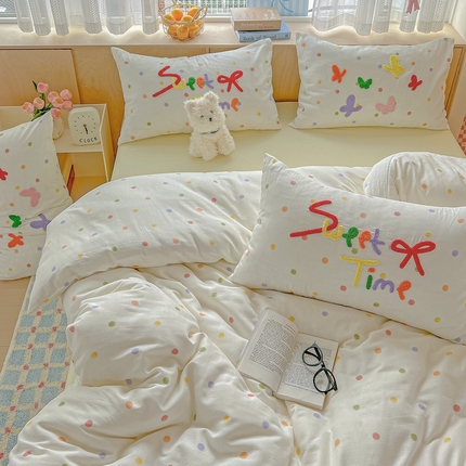 静家居-简约原创家纺 2025新款A类全棉双层纱sweet毛巾绣四件套 大彩