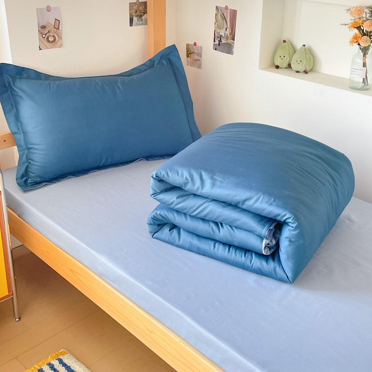 91家纺网 家纺一手货源 找家纺 恩泽家纺 2025新款全棉双拼学生宿舍三件套 宝蓝+月白兰