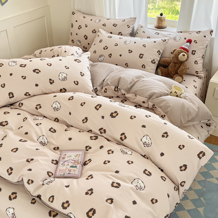 91家纺网 家纺一手货源 找家纺 首尔家纺 2025新款学生季全棉跑量款四件套系列卡通小清新AB版学生三件套 豹点猫咪