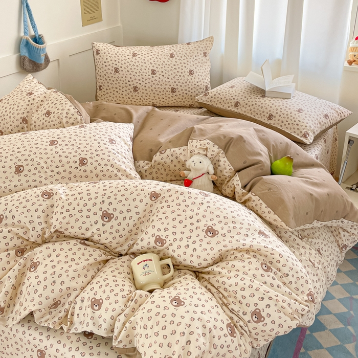 91家纺网 家纺一手货源 找家纺 首尔家纺 2025新款学生季全棉跑量款四件套系列卡通小清新AB版学生三件套 豹纹小熊