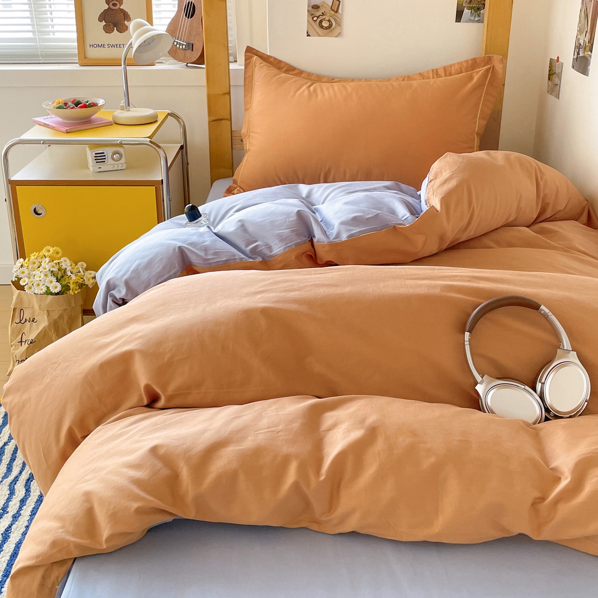 91家纺网 家纺一手货源 找家纺 恩泽家纺 2025新款全棉双拼学生宿舍三件套 红驼+月白兰