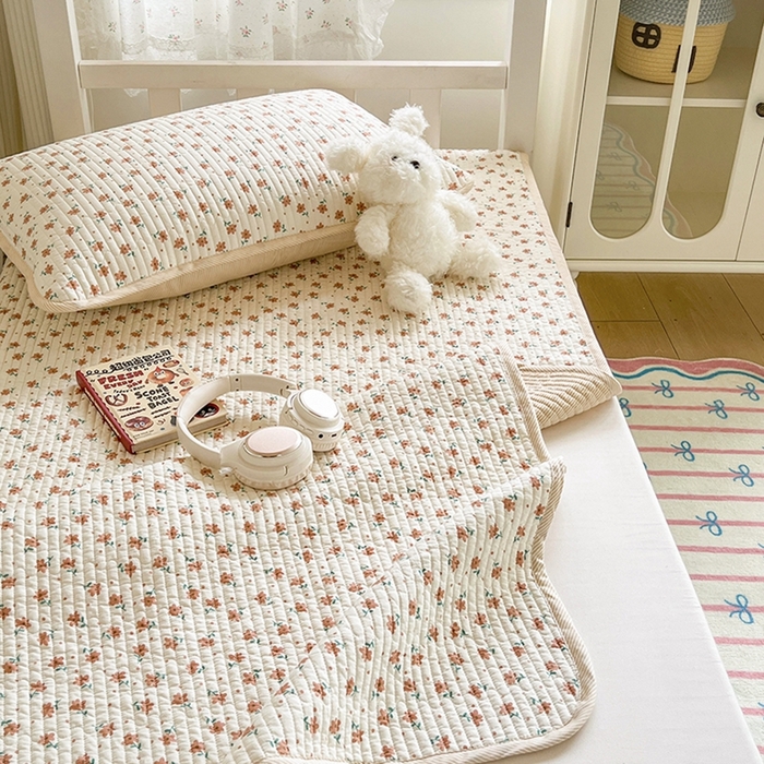 91家纺网 家纺一手货源 找家纺 茉夕家纺 2025新款双面纯棉学生宿舍床盖系列 小花飘飘