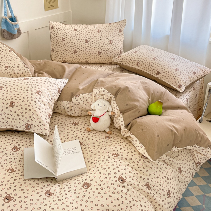 91家纺网 家纺一手货源 找家纺 首尔家纺 2025新款学生季全棉跑量款四件套系列卡通小清新AB版学生三件套 豹纹小熊