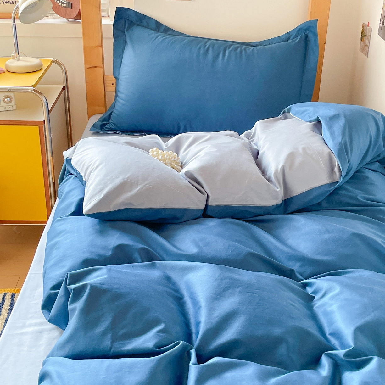 91家纺网 家纺一手货源 找家纺 恩泽家纺 2025新款全棉双拼学生宿舍三件套 宝蓝+月白兰