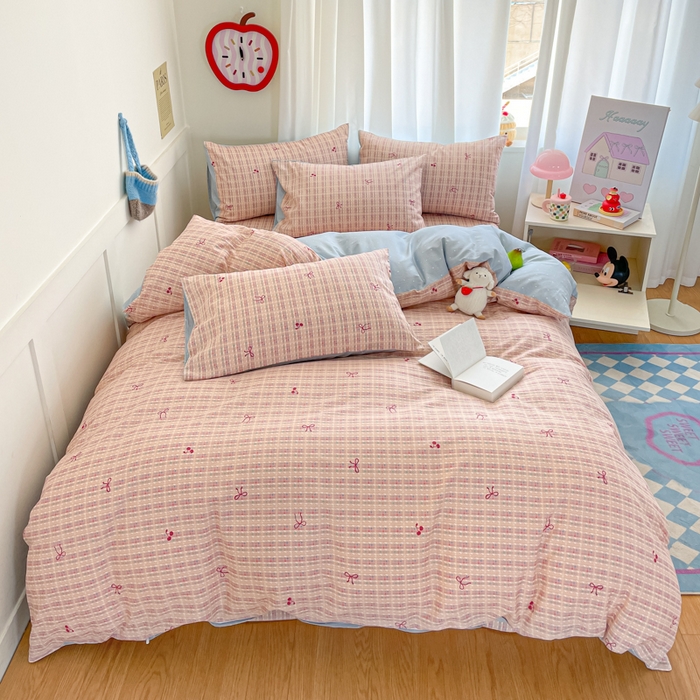 91家纺网 家纺一手货源 找家纺 首尔家纺 2025新款学生季全棉跑量款四件套系列卡通小清新AB版学生三件套 粉糯蝴蝶结