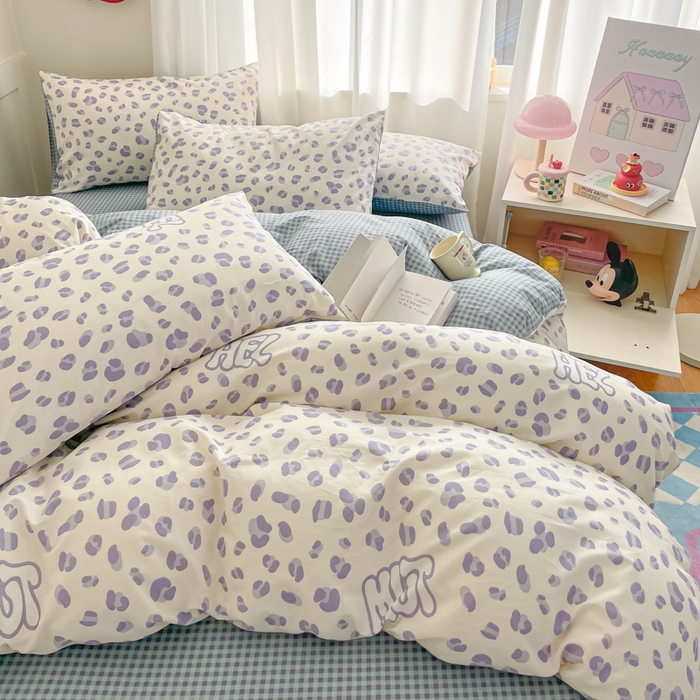 91家纺网 家纺一手货源 找家纺 首尔家纺 2025新款学生季全棉跑量款四件套系列卡通小清新AB版学生三件套 蓝点豹纹