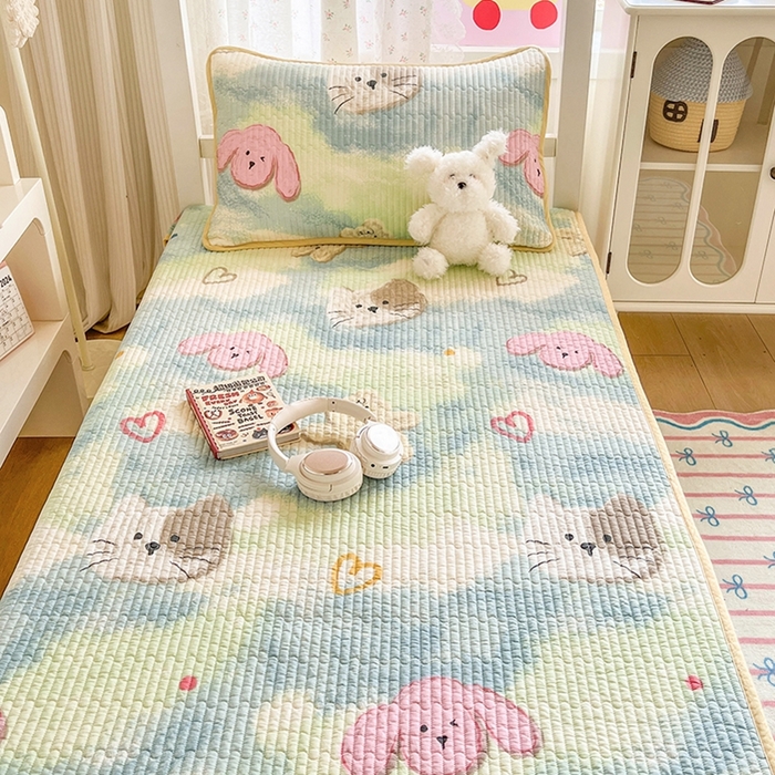 91家纺网 家纺一手货源 找家纺 茉夕家纺 2025新款双面纯棉学生宿舍床盖系列 小猫阿狗