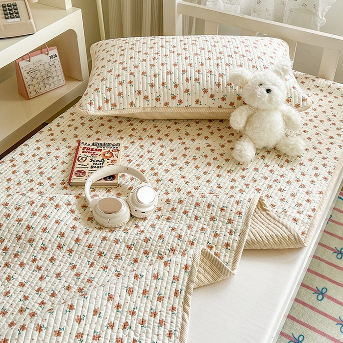 91家纺网 家纺一手货源 找家纺 茉夕家纺 2025新款双面纯棉学生宿舍床盖系列 小花飘飘