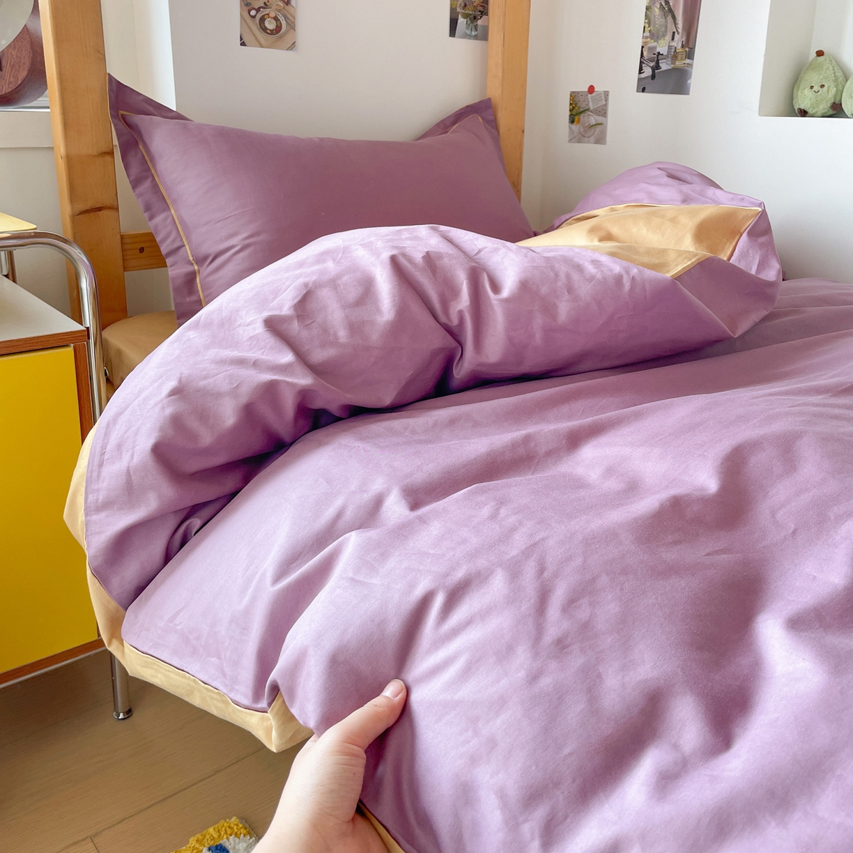 91家纺网 家纺一手货源 找家纺 恩泽家纺 2025新款全棉双拼学生宿舍三件套 灰紫+卡其