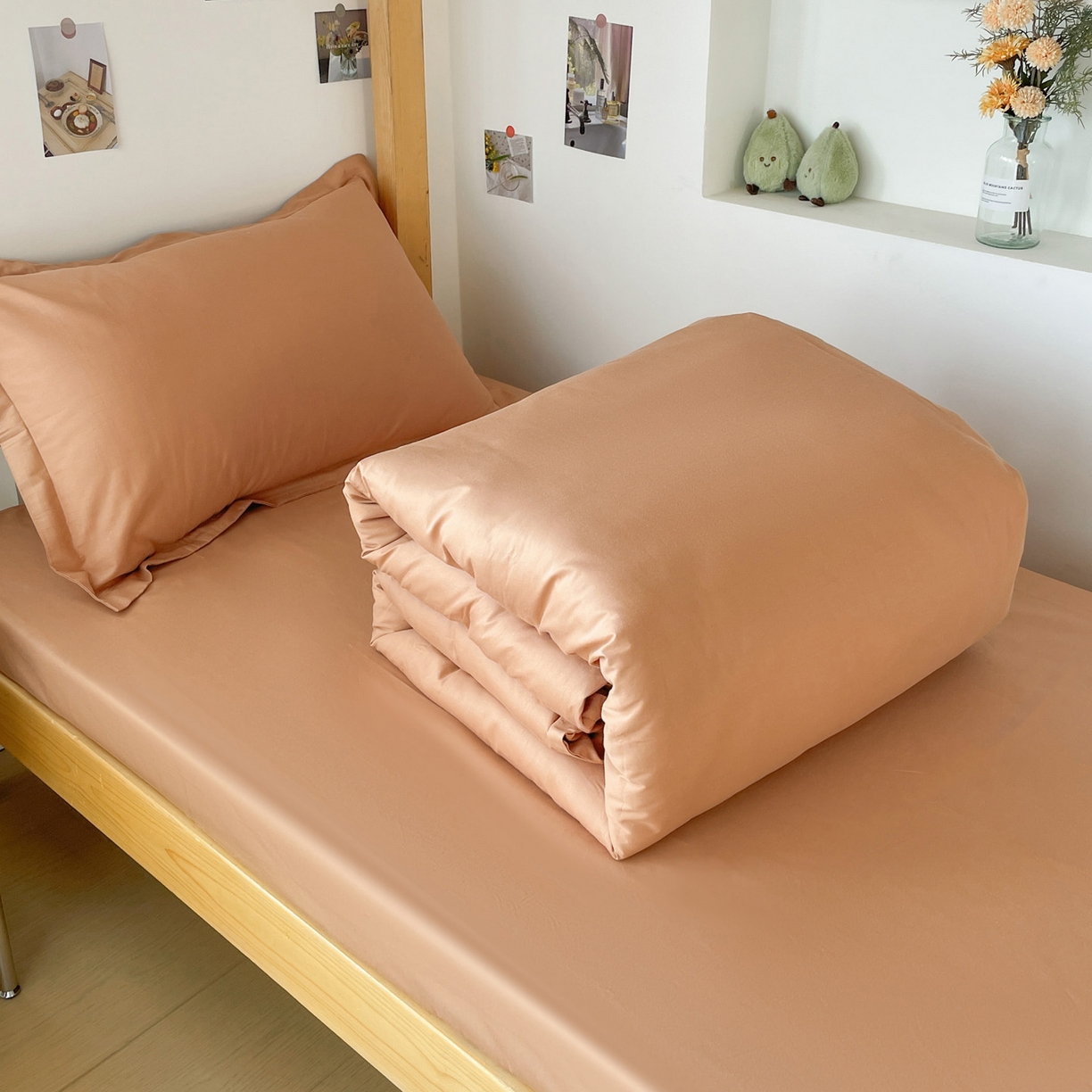 91家纺网 家纺一手货源 找家纺 恩泽家纺 2025新款全棉双拼学生宿舍三件套 红驼色