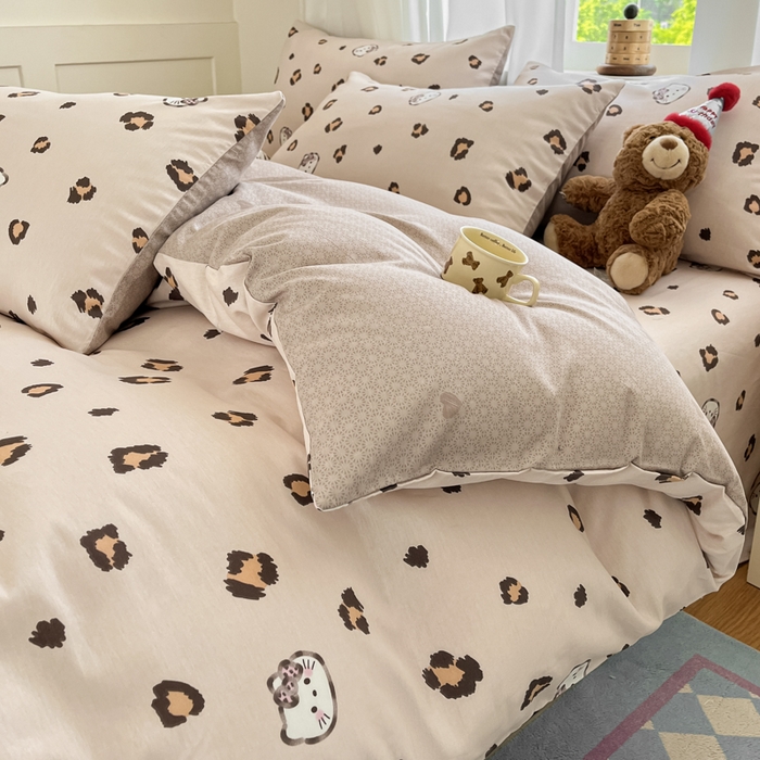 91家纺网 家纺一手货源 找家纺 首尔家纺 2025新款学生季全棉跑量款四件套系列卡通小清新AB版学生三件套 豹点猫咪