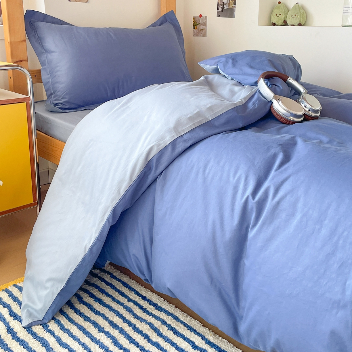 91家纺网 家纺一手货源 找家纺 恩泽家纺 2025新款全棉双拼学生宿舍三件套 藏青+月白兰