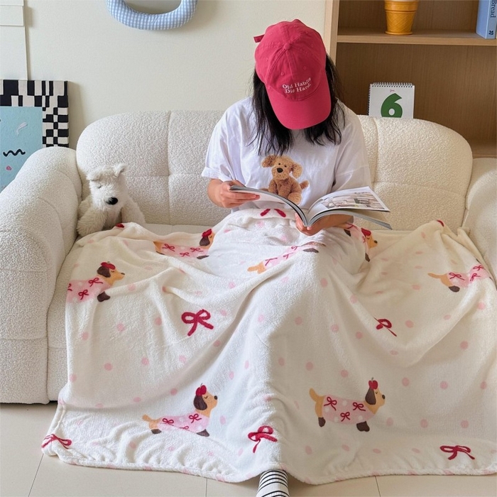 91家纺网 家纺一手货源 找家纺 顾里家纺 2025新款ins少女奶油系双面牛奶绒毯-第二组 波点腊肠狗