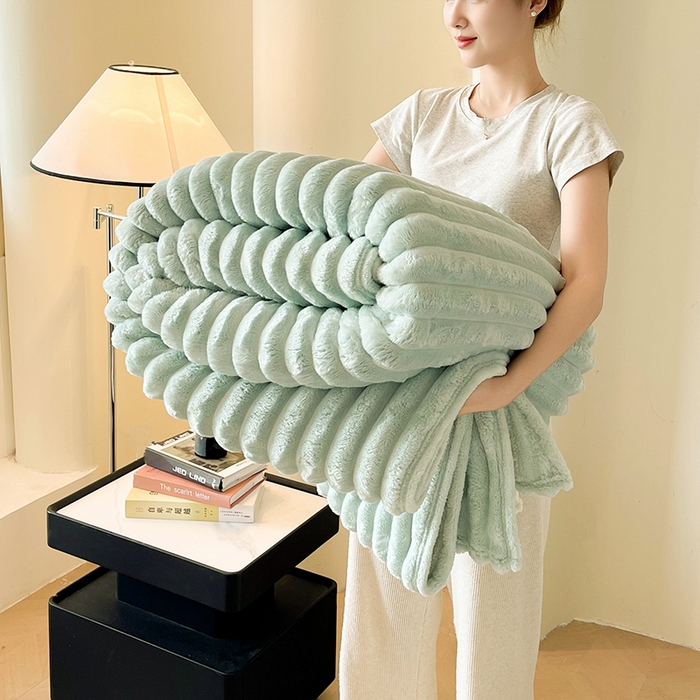 91家纺网 家纺一手货源 找家纺 一帆毯业 （总）跨境外贸2025新款仿兔毛宽抽条牛奶绒盖毯