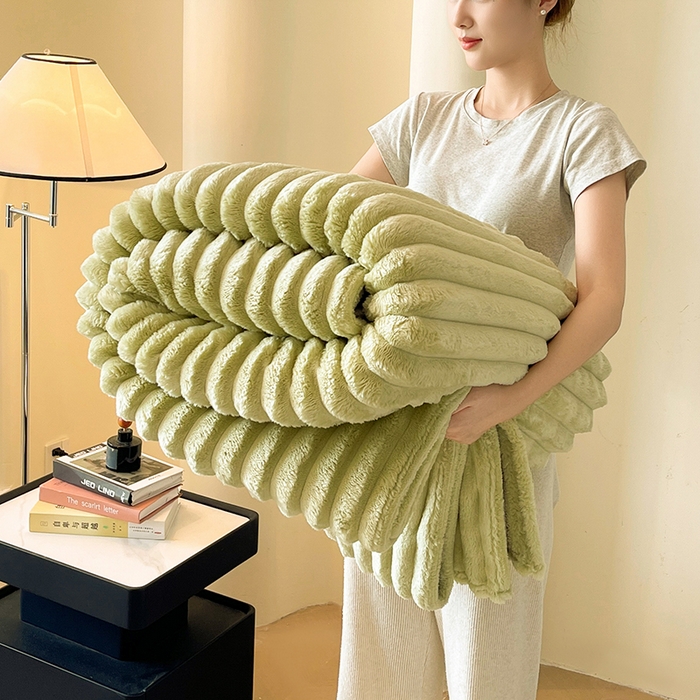 91家纺网 家纺一手货源 找家纺 一帆毯业 （总）跨境外贸2025新款仿兔毛宽抽条牛奶绒盖毯