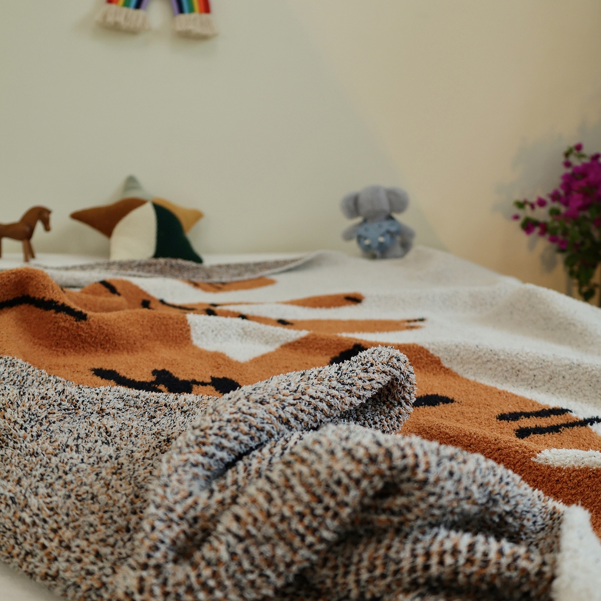 91家纺网 家纺一手货源 找家纺 澜昕 酒店半边绒针织毯盖毯沙发垫家用卡通毛毯 美拉德棕