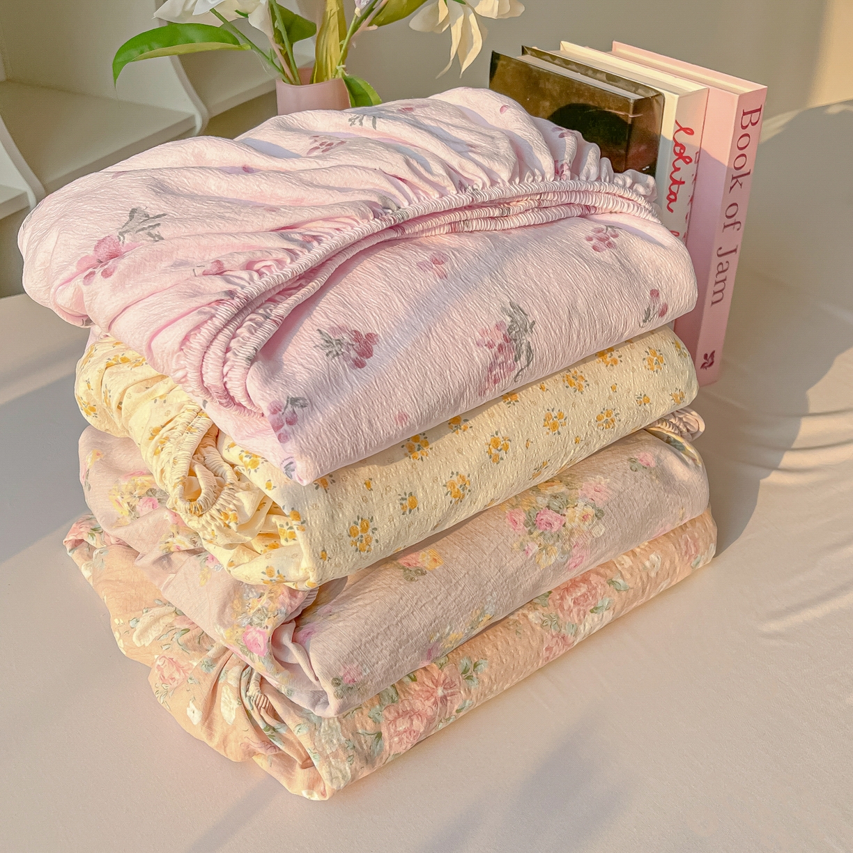 91家纺网 家纺一手货源 找家纺 韩巢家纺 2025新款云感提花双层纱单床笠热销款防滑床笠单件 组合图仅供展示