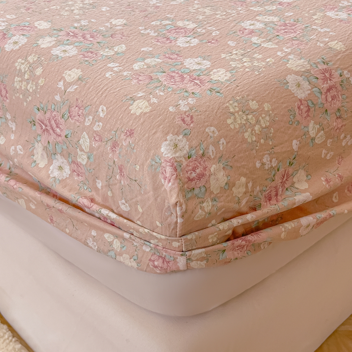 91家纺网 家纺一手货源 找家纺 韩巢家纺 2025新款云感提花双层纱单床笠热销款防滑床笠单件 爱如星辰