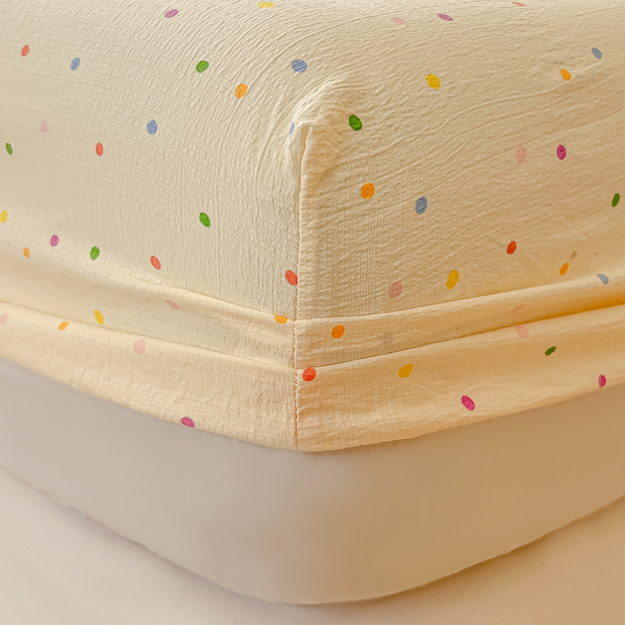 91家纺网 家纺一手货源 找家纺 韩巢家纺 2025新款云感提花双层纱单床笠热销款防滑床笠单件 波点世界