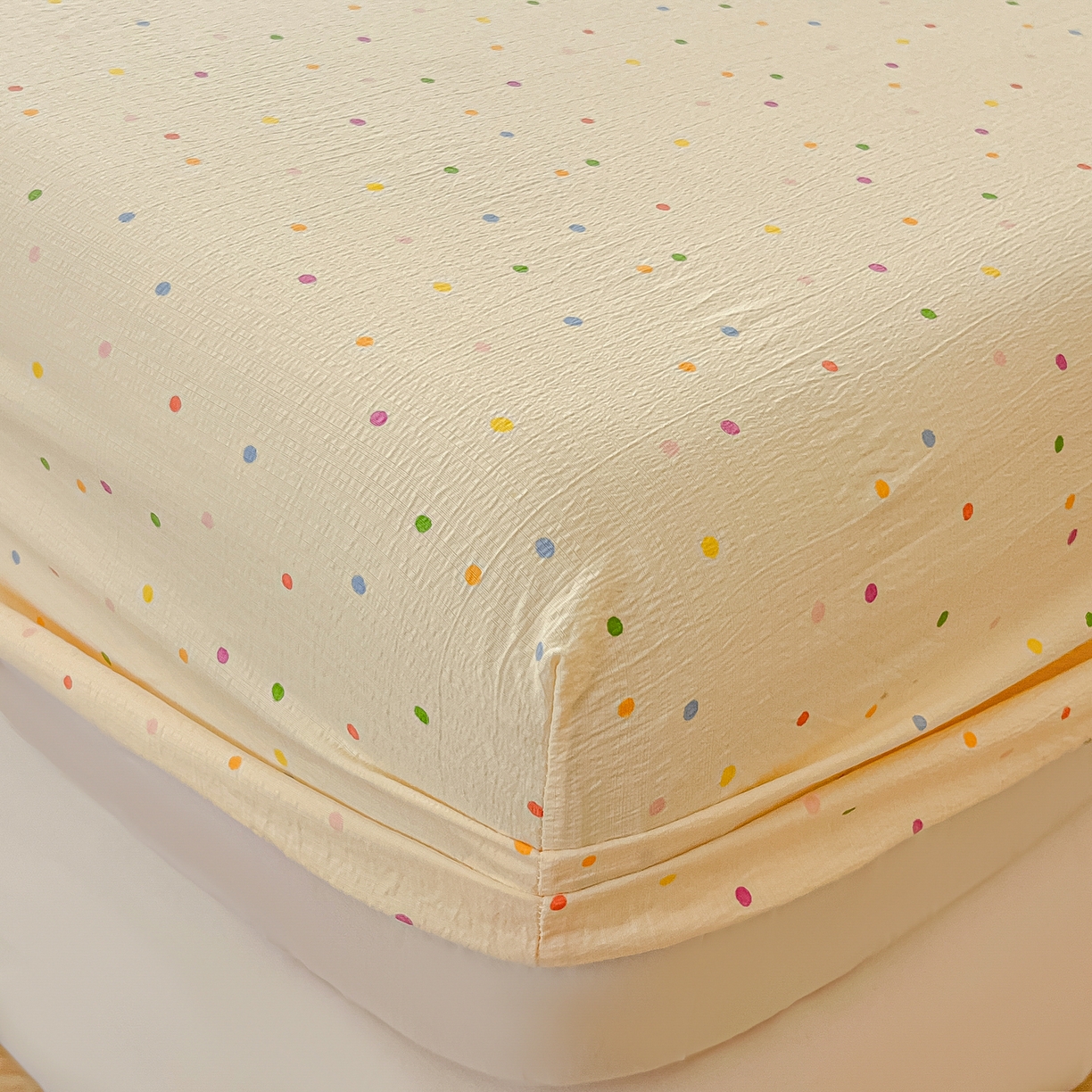 91家纺网 家纺一手货源 找家纺 韩巢家纺 2025新款云感提花双层纱单床笠热销款防滑床笠单件 波点世界