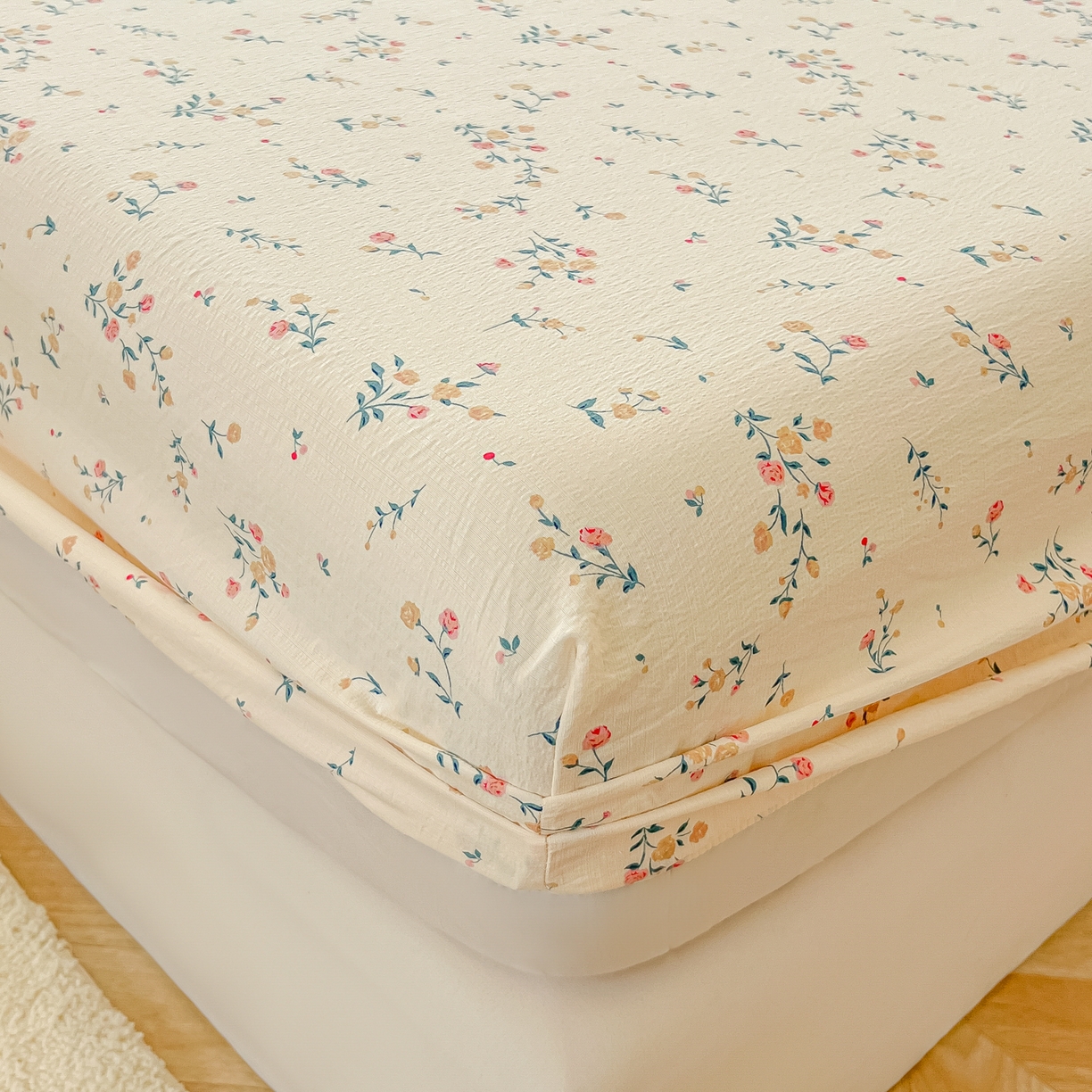 91家纺网 家纺一手货源 找家纺 韩巢家纺 2025新款云感提花双层纱单床笠热销款防滑床笠单件 春风十里