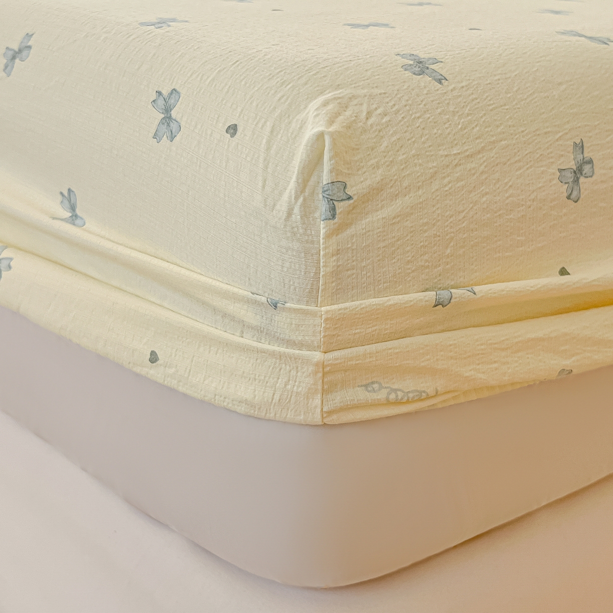 91家纺网 家纺一手货源 找家纺 韩巢家纺 2025新款云感提花双层纱单床笠热销款防滑床笠单件 蓝相思