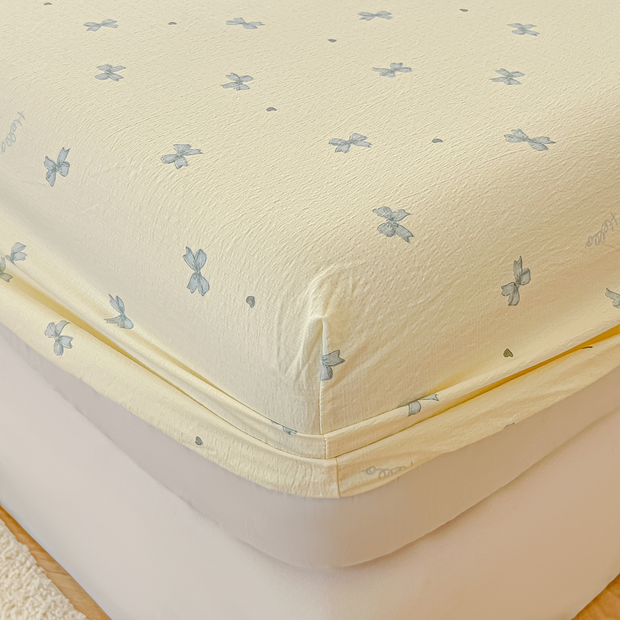 91家纺网 家纺一手货源 找家纺 韩巢家纺 2025新款云感提花双层纱单床笠热销款防滑床笠单件 蓝相思