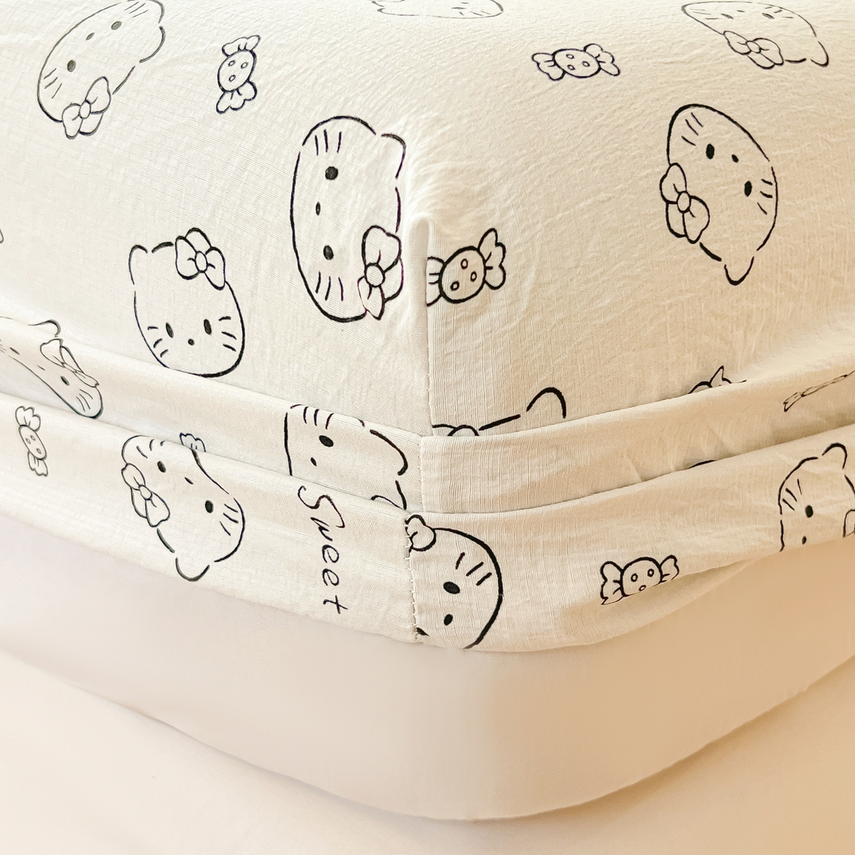 91家纺网 家纺一手货源 找家纺 韩巢家纺 2025新款云感提花双层纱单床笠热销款防滑床笠单件 猫咪恋人