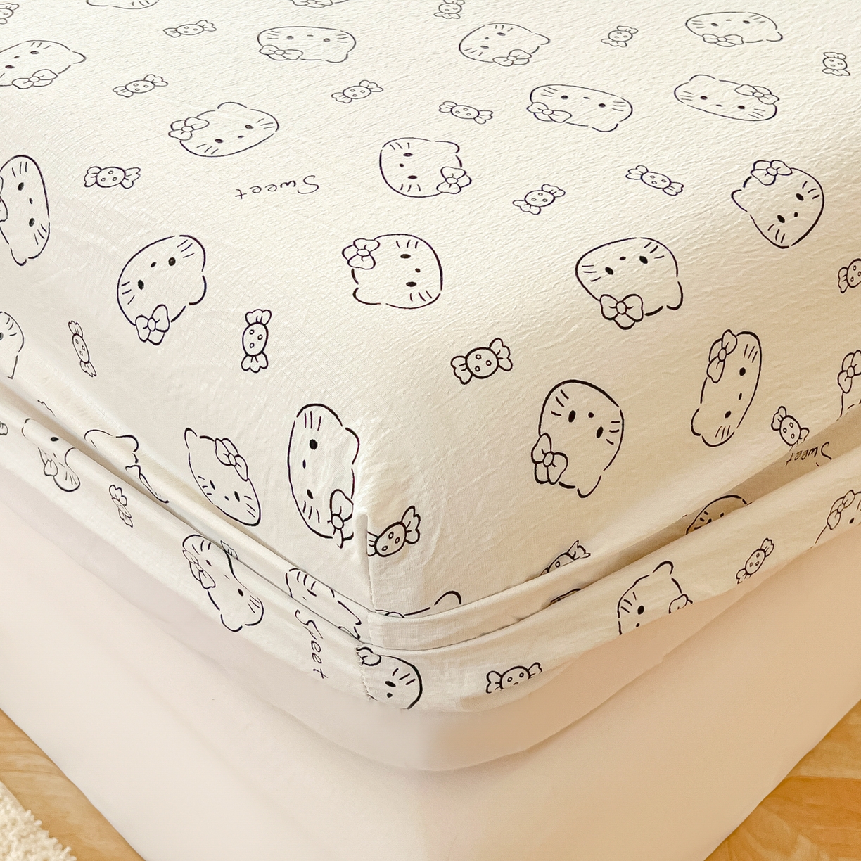 91家纺网 家纺一手货源 找家纺 韩巢家纺 2025新款云感提花双层纱单床笠热销款防滑床笠单件 猫咪恋人