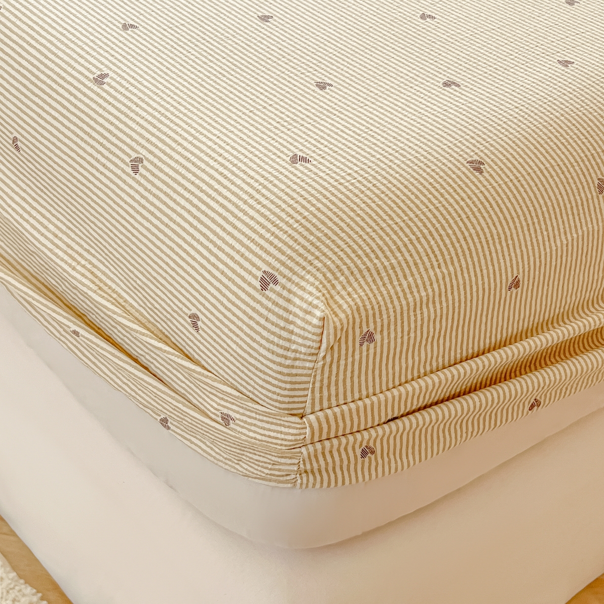 91家纺网 家纺一手货源 找家纺 韩巢家纺 2025新款云感提花双层纱单床笠热销款防滑床笠单件 米倾心