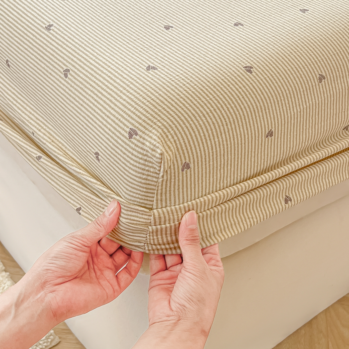 91家纺网 家纺一手货源 找家纺 韩巢家纺 2025新款云感提花双层纱单床笠热销款防滑床笠单件 米倾心