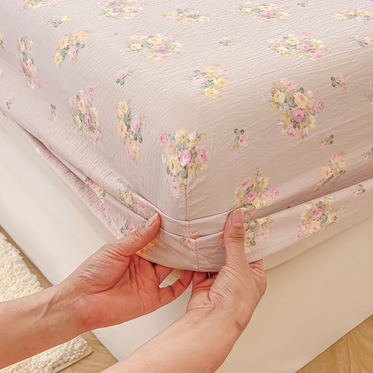 91家纺网 家纺一手货源 找家纺 韩巢家纺 2025新款云感提花双层纱单床笠热销款防滑床笠单件 奶油味的暗恋