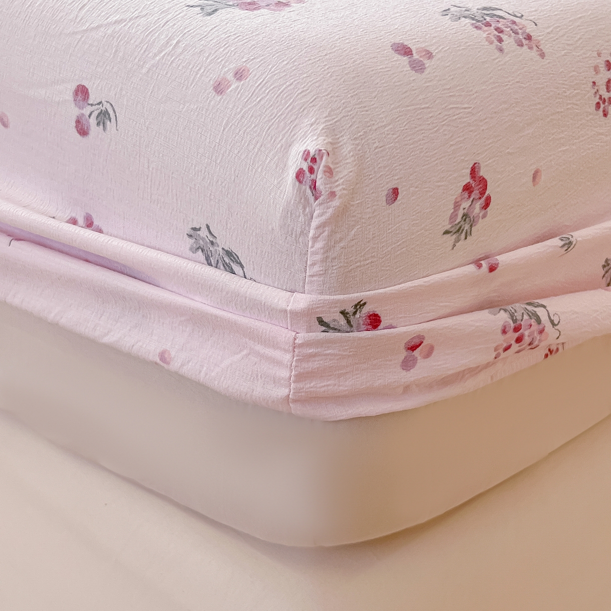 91家纺网 家纺一手货源 找家纺 韩巢家纺 2025新款云感提花双层纱单床笠热销款防滑床笠单件 葡萄七分甜