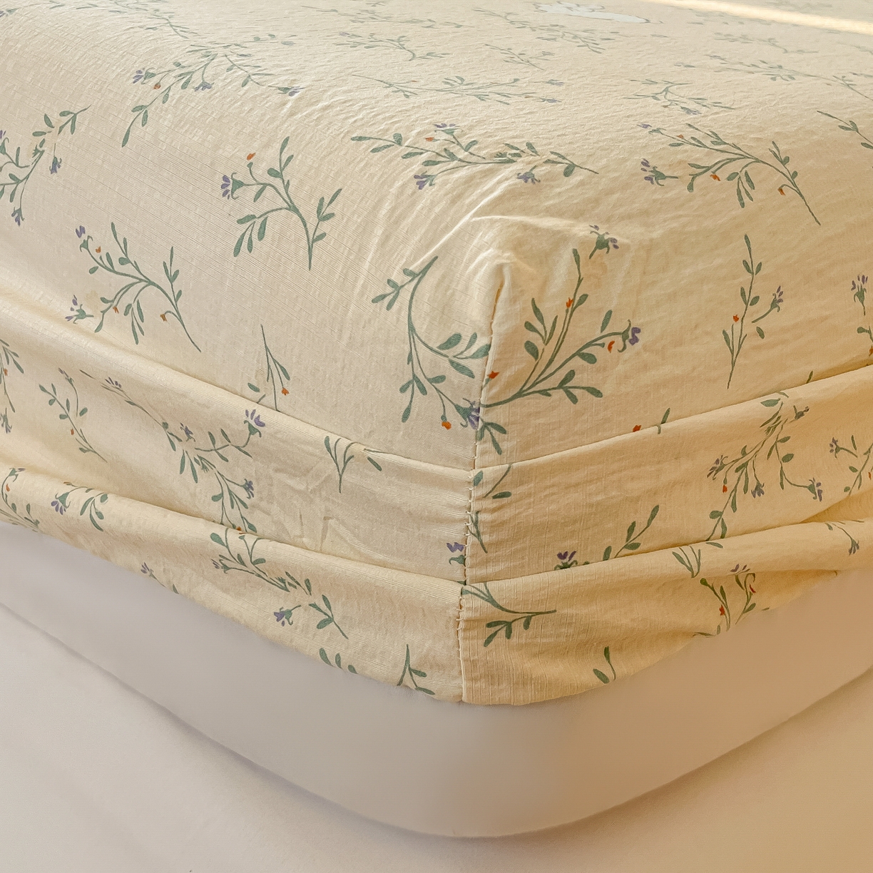 91家纺网 家纺一手货源 找家纺 韩巢家纺 2025新款云感提花双层纱单床笠热销款防滑床笠单件 森田野园