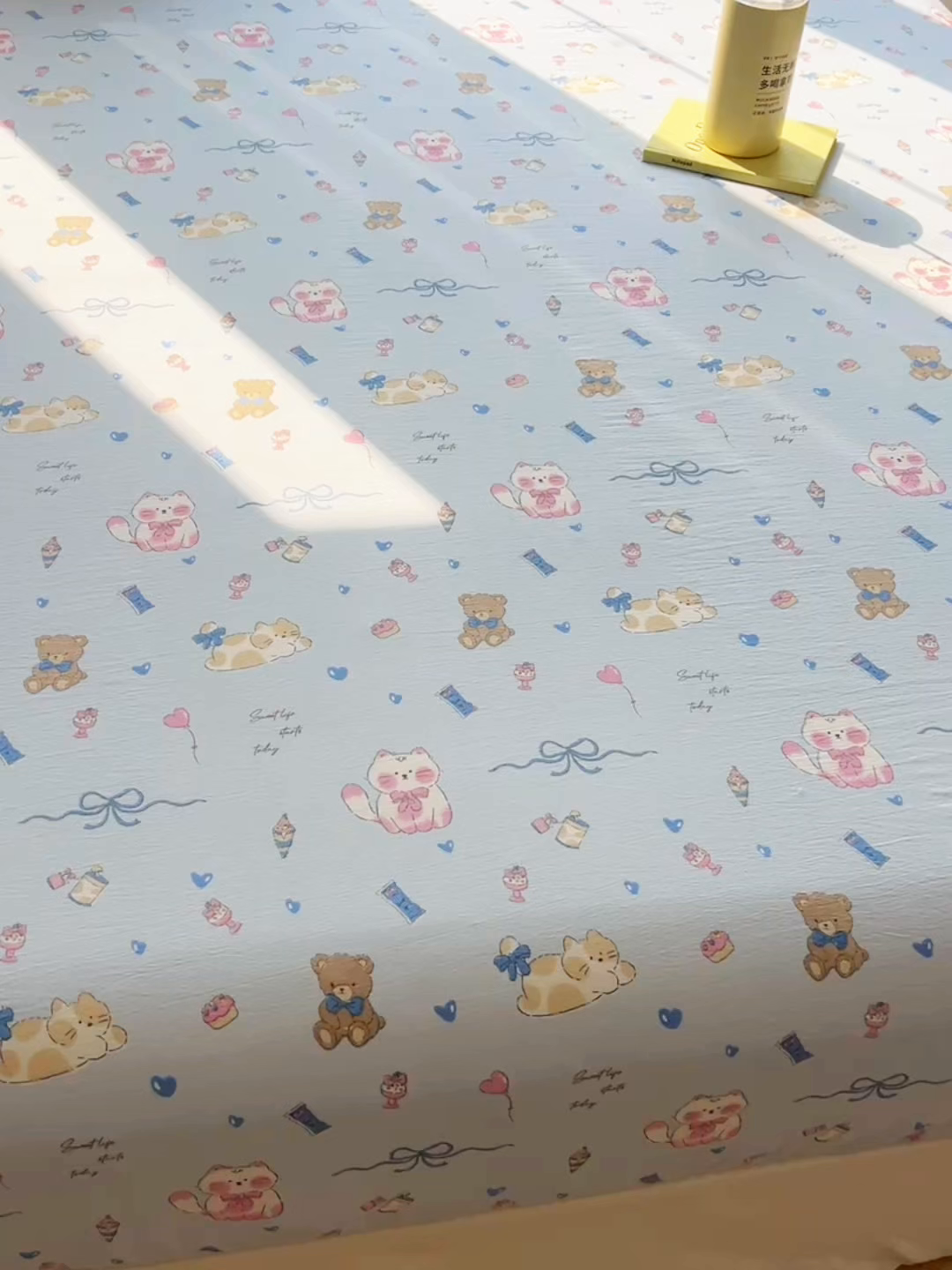 91家纺网 家纺一手货源 找家纺 韩巢家纺 2025新款云感提花双层纱单床笠热销款防滑床笠单件 小猫时光篮