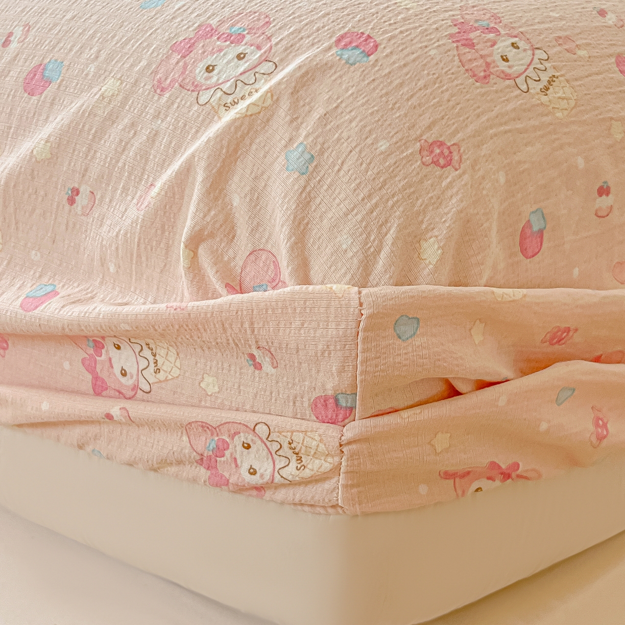 91家纺网 家纺一手货源 找家纺 韩巢家纺 2025新款云感提花双层纱单床笠热销款防滑床笠单件 小美冰激凌