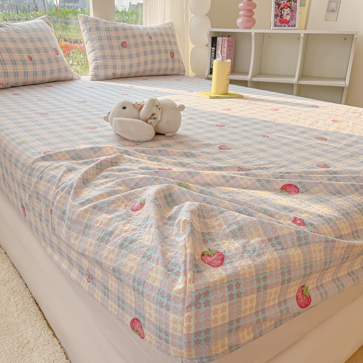 91家纺网 家纺一手货源 找家纺 韩巢家纺 2025新款云感提花双层纱单床笠热销款防滑床笠单件 有草莓的地方