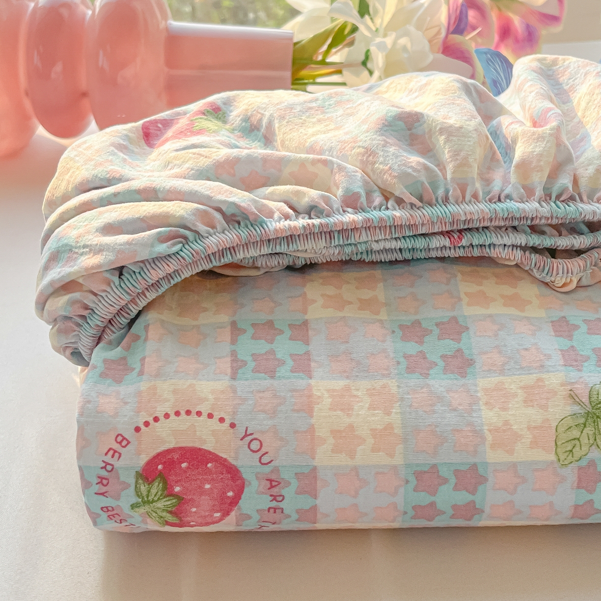 91家纺网 家纺一手货源 找家纺 韩巢家纺 2025新款云感提花双层纱单床笠热销款防滑床笠单件 有草莓的地方