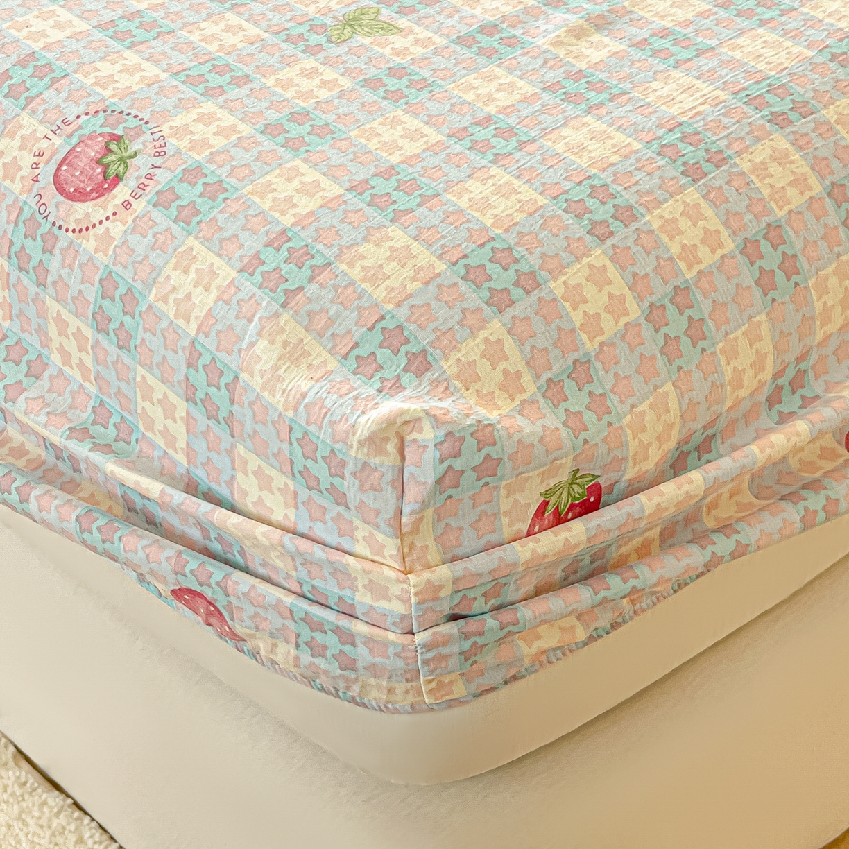 91家纺网 家纺一手货源 找家纺 韩巢家纺 2025新款云感提花双层纱单床笠热销款防滑床笠单件 有草莓的地方