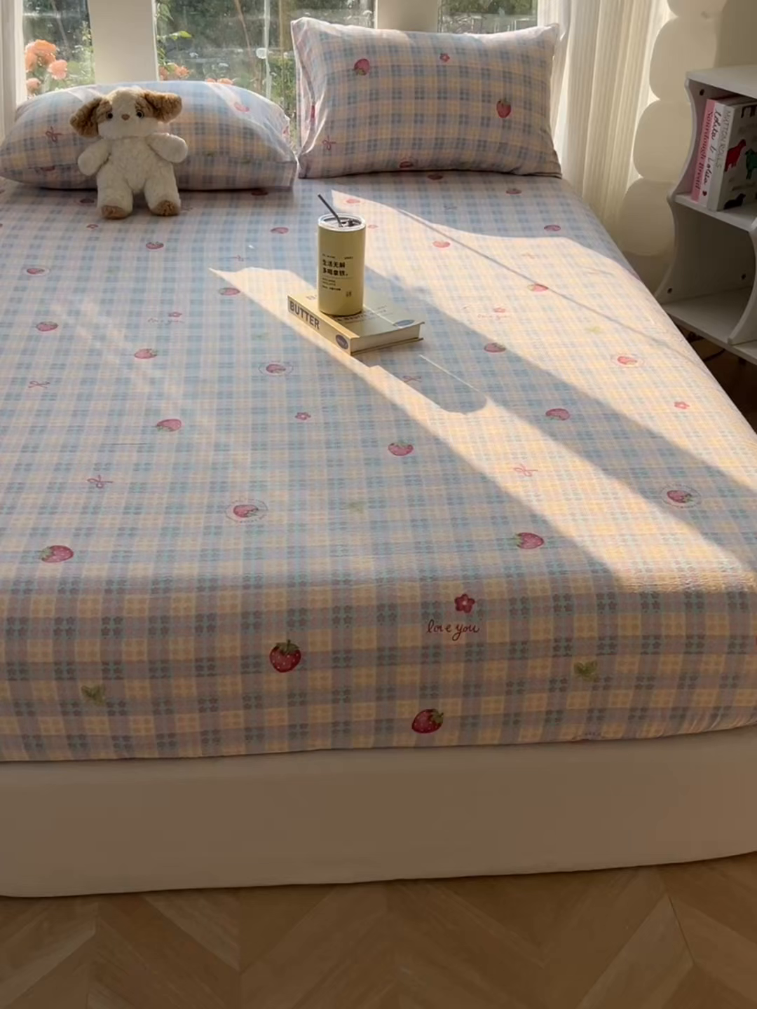 91家纺网 家纺一手货源 找家纺 韩巢家纺 2025新款云感提花双层纱单床笠热销款防滑床笠单件 有草莓的地方