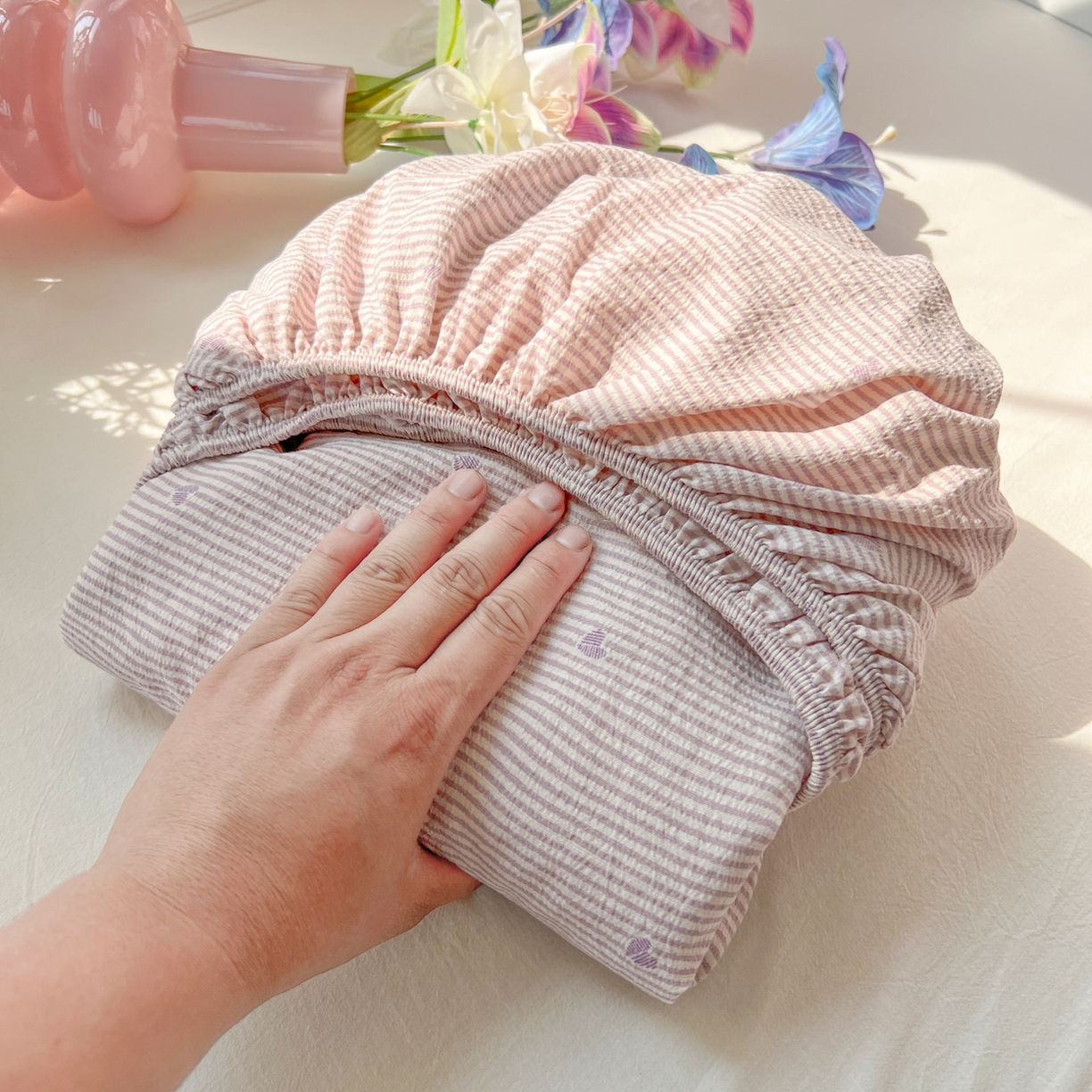 91家纺网 家纺一手货源 找家纺 韩巢家纺 2025新款云感提花双层纱单床笠热销款防滑床笠单件 紫倾心