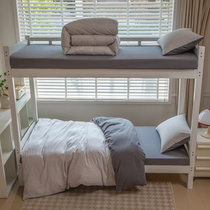 91家纺网 家纺一手货源 找家纺 柠萌家居 2025新款无印良品风色织水洗棉A类学生宿舍三件套 灰密条