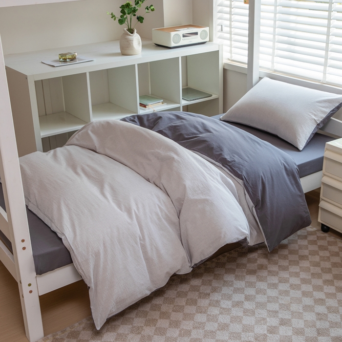 91家纺网 家纺一手货源 找家纺 柠萌家居 2025新款无印良品风色织水洗棉A类学生宿舍三件套 灰密条