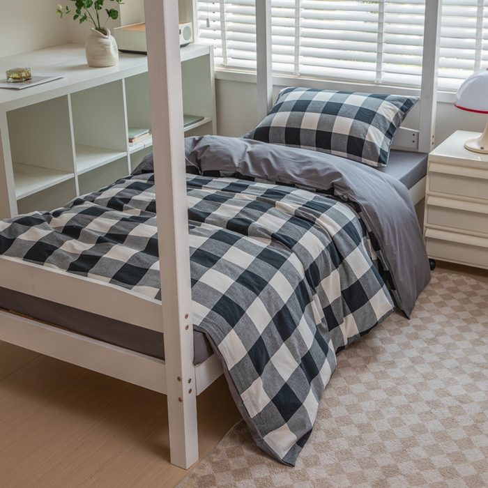 91家纺网 家纺一手货源 找家纺 柠萌家居 2025新款无印良品风色织水洗棉A类学生宿舍三件套 留恋时光-黑