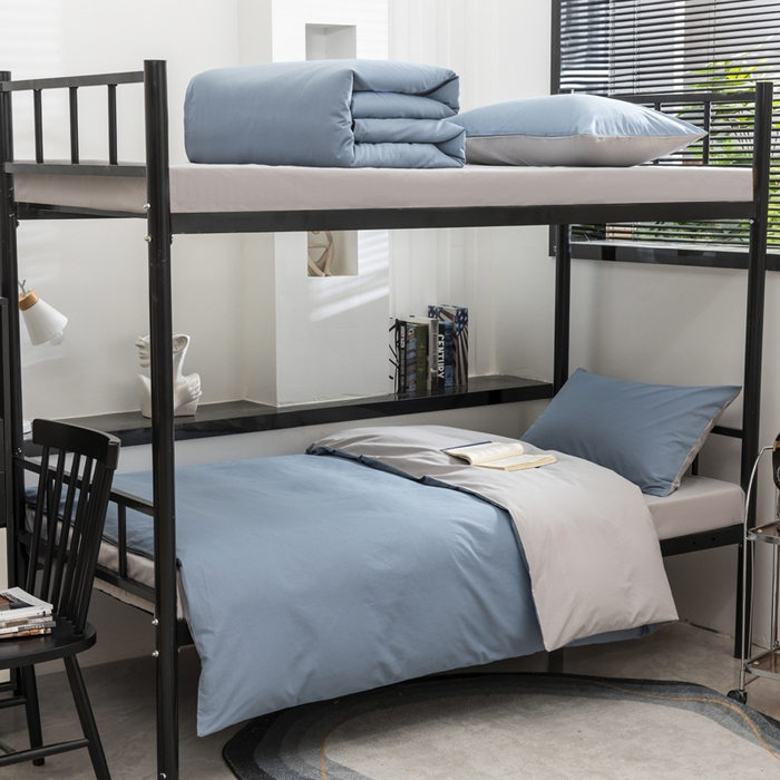 91家纺网 家纺一手货源 找家纺 柠萌家居 2025新款无印良品风色织水洗棉A类学生宿舍三件套 浅蓝灰