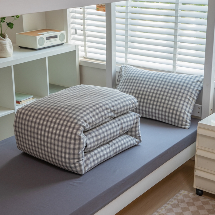 91家纺网 家纺一手货源 找家纺 柠萌家居 2025新款无印良品风色织水洗棉A类学生宿舍三件套 尚品灰