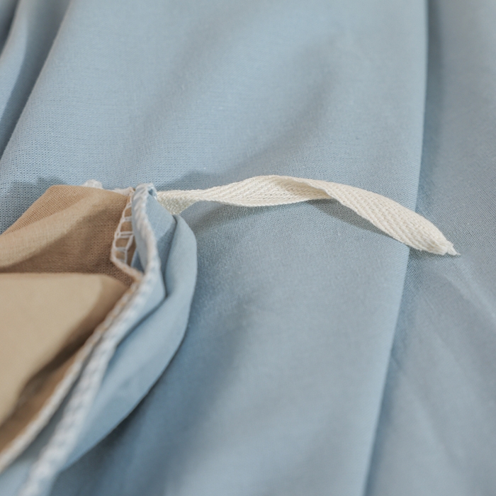 91家纺网 家纺一手货源 找家纺 柠萌家居 2025新款无印良品风色织水洗棉A类学生宿舍三件套 浅蓝+卡其