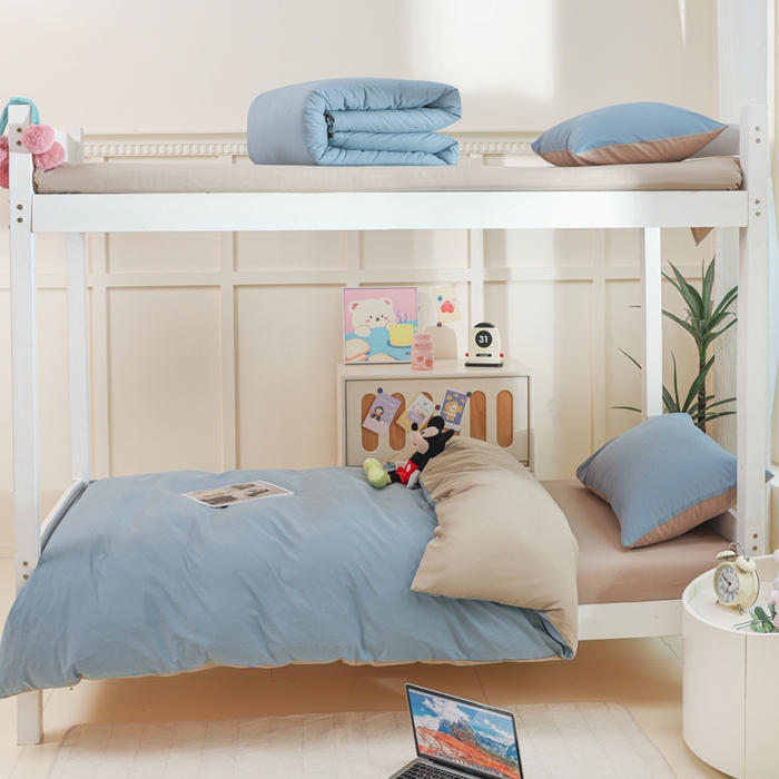 91家纺网 家纺一手货源 找家纺 柠萌家居 2025新款无印良品风色织水洗棉A类学生宿舍三件套 浅蓝+卡其