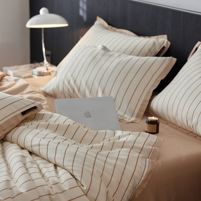 91家纺网 家纺一手货源 找家纺 （总）安莱生活 2025年新款60支兰精天丝数码印花条纹时尚款四件套